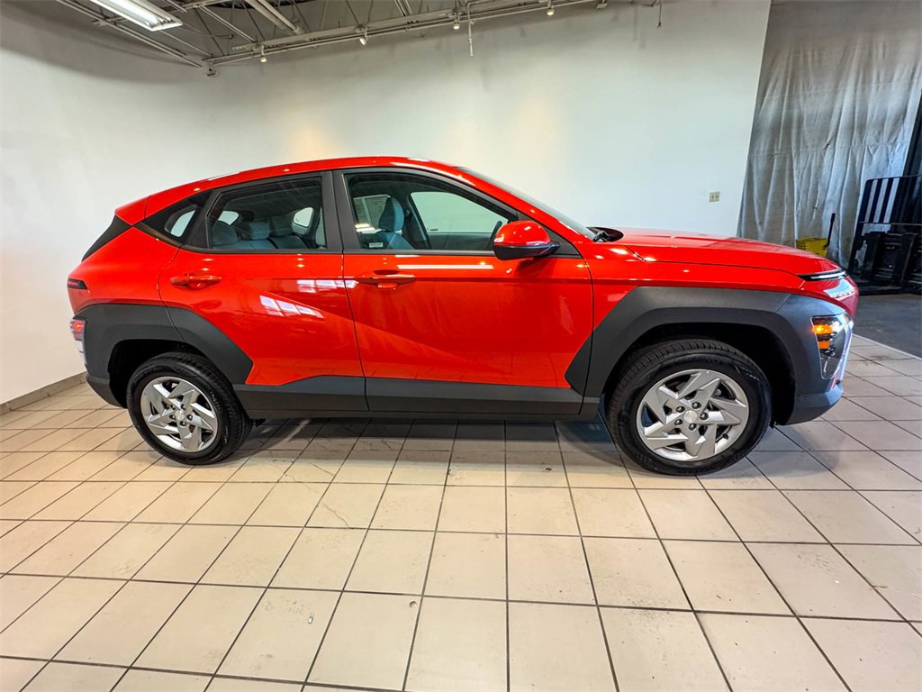 2025 Hyundai Kona SE photo 3