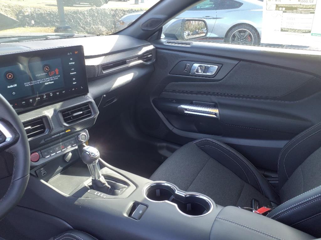 2025 Ford Mustang EcoBoost photo 8