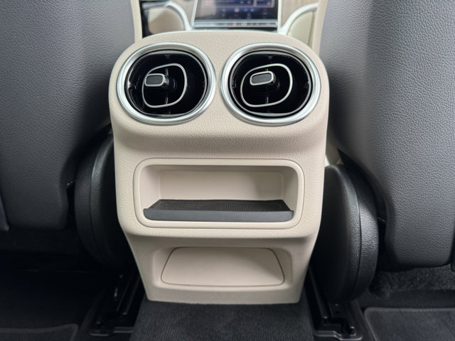 2024 Mercedes Benz GLC 300 4MATIC photo 8