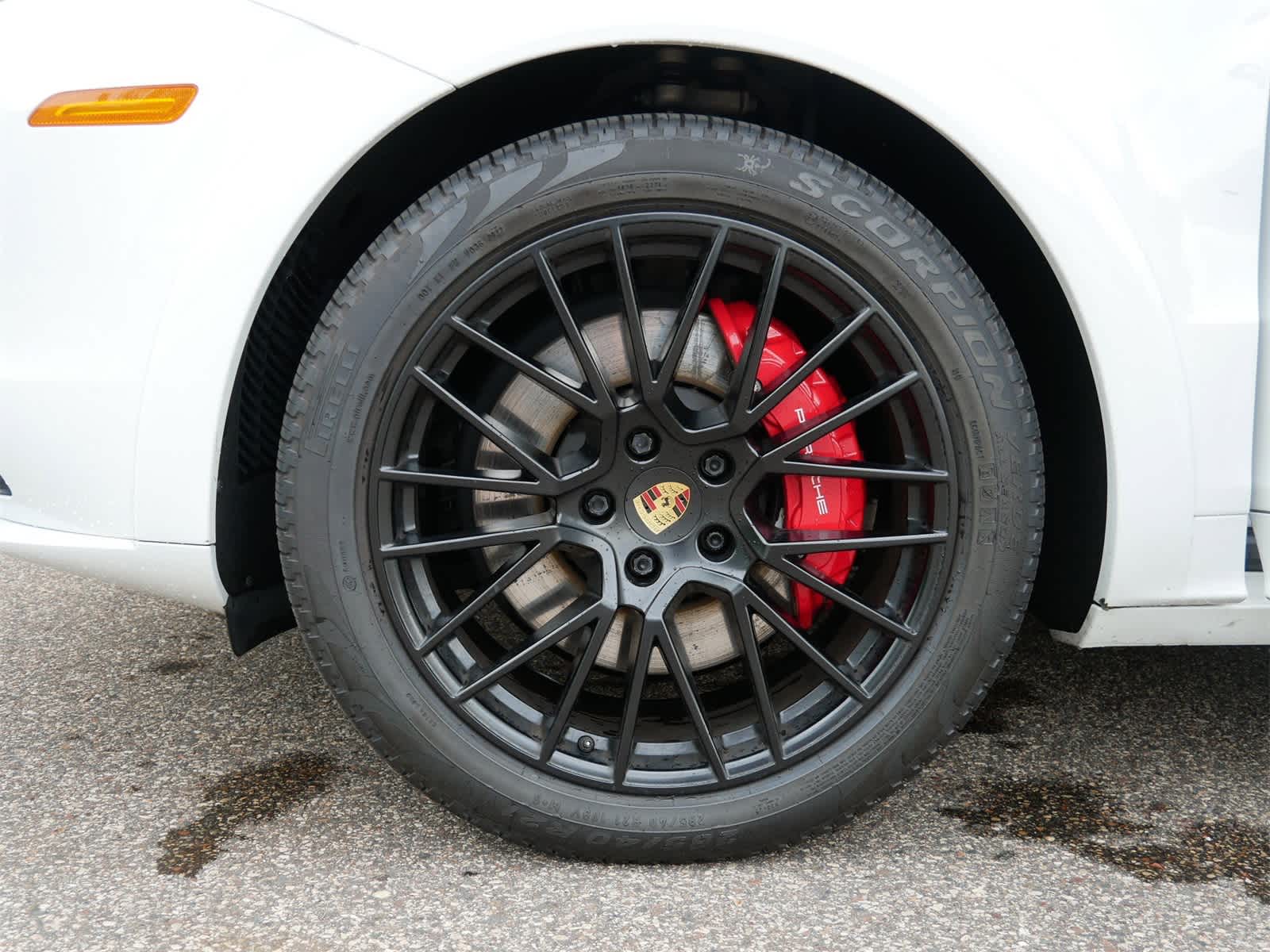 2022 Porsche Cayenne GTS photo 18