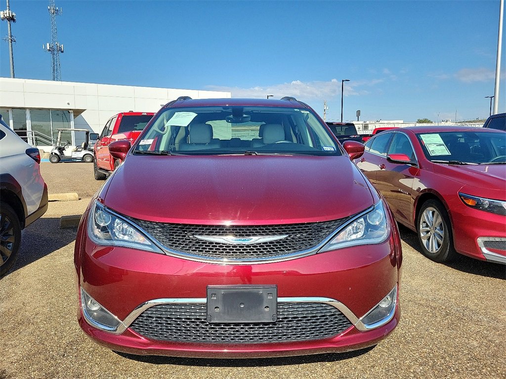 2017 Chrysler Pacifica Touring Plus photo 2