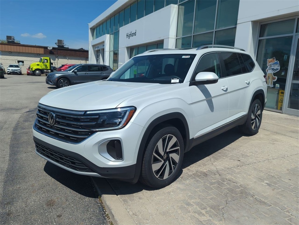 2025 Volkswagen Atlas SEL photo 2