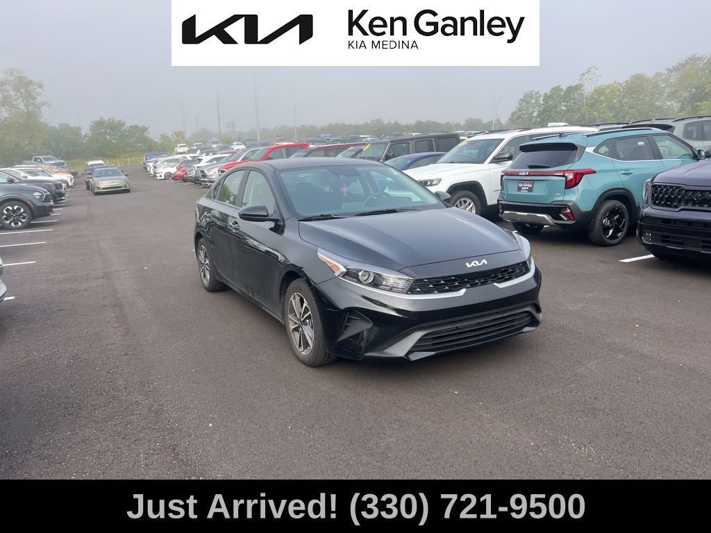 2023 Kia Forte LXS photo 3