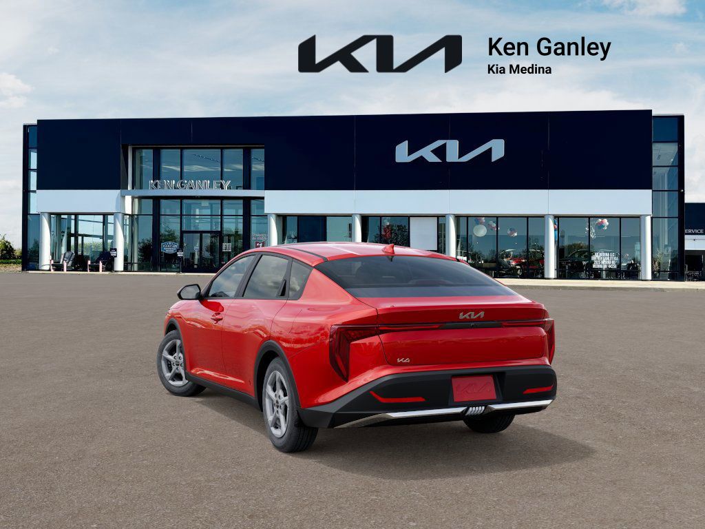 2025 Kia K4 LXS photo 2