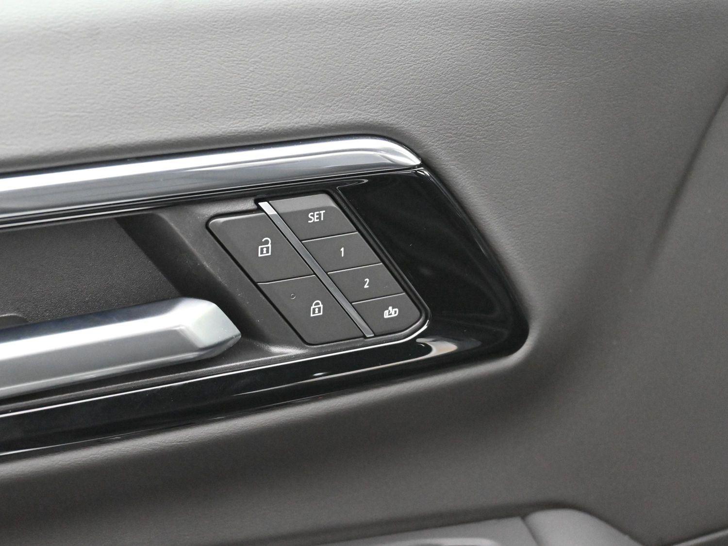 2025 Chevrolet Suburban RST photo 10