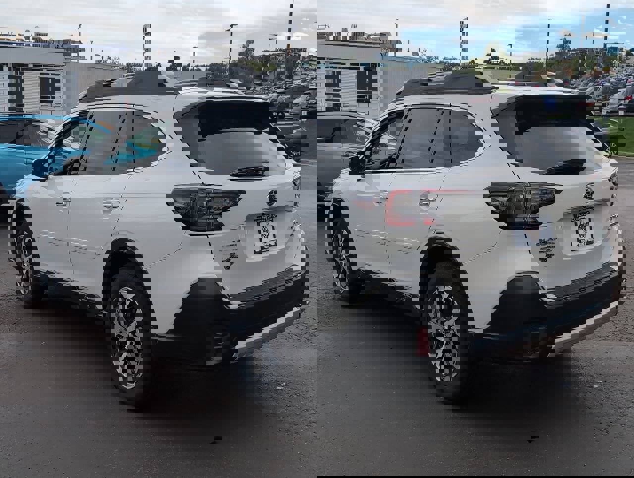 2020 Subaru Outback Touring photo 2