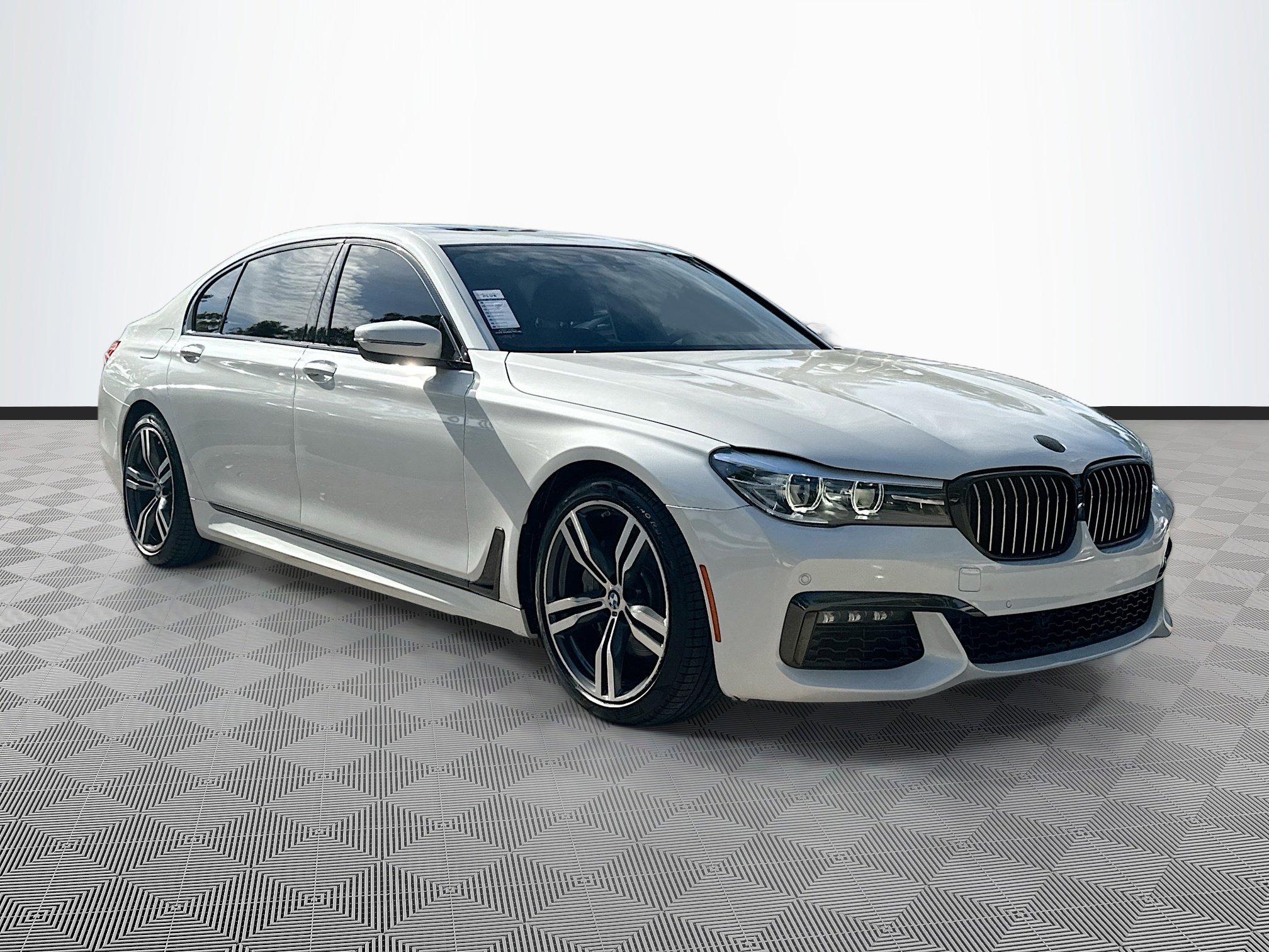 2019 BMW 7 Series 740i's photo