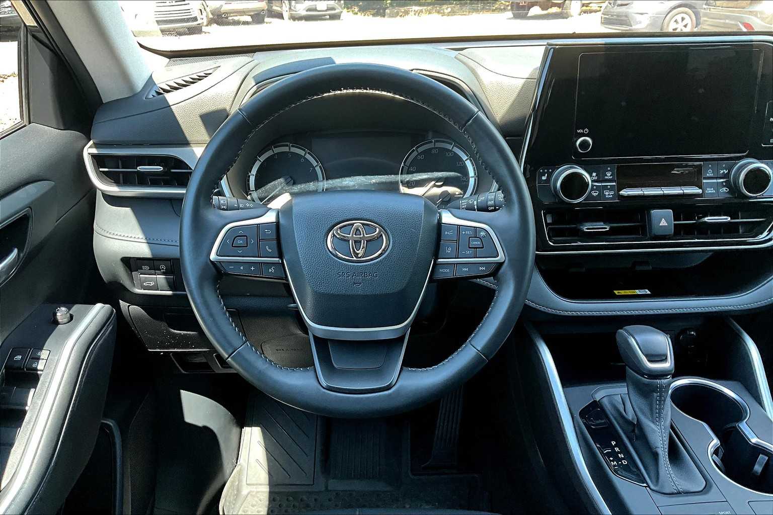 2023 Toyota Highlander XLE photo 5