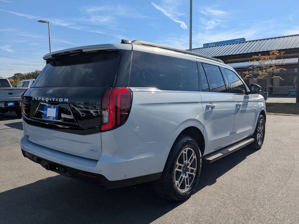 2025 Ford Expedition MAX photo 2