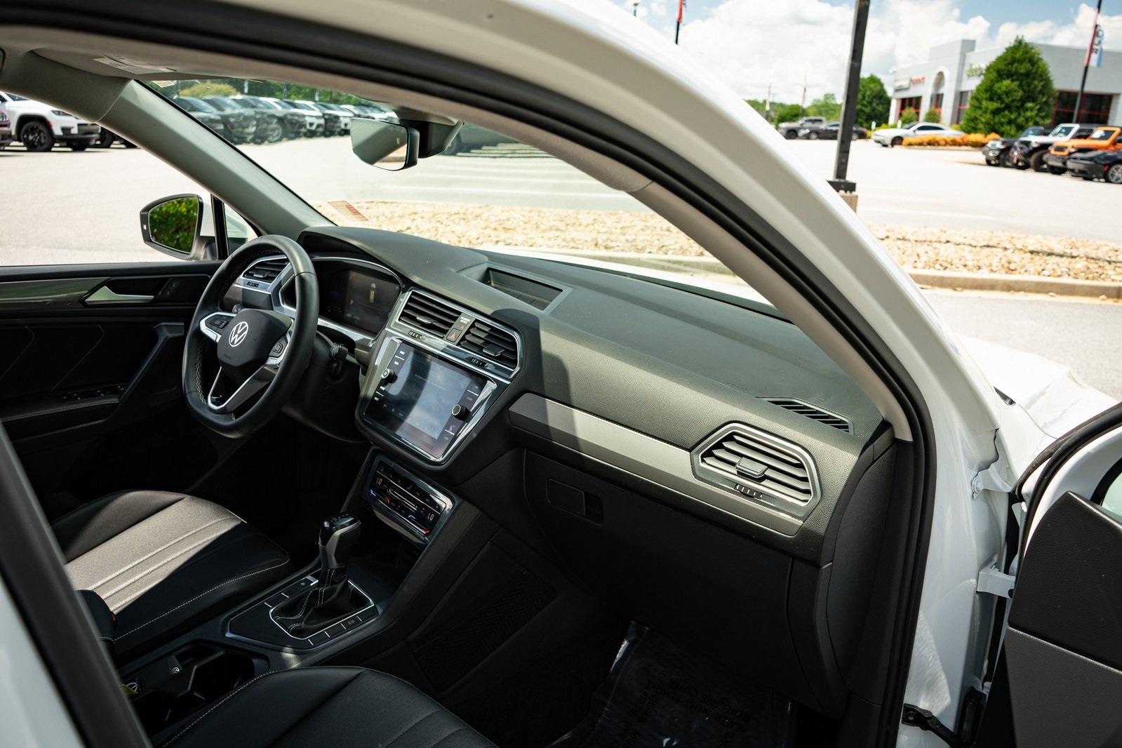 2022 Volkswagen Tiguan SE photo 18