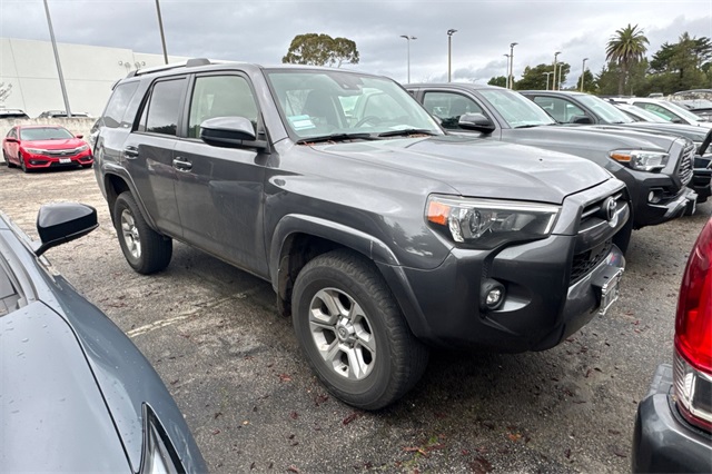 2022 Toyota 4Runner SR5's photo