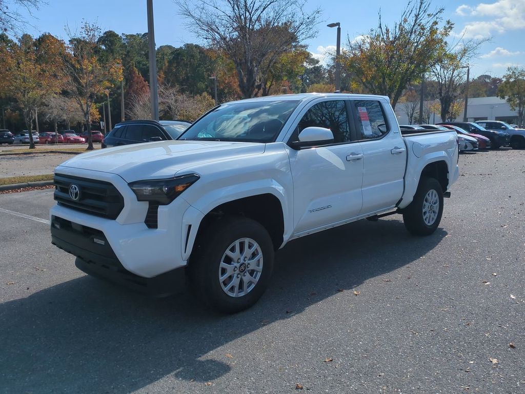 2025 Toyota Tacoma SR5's photo