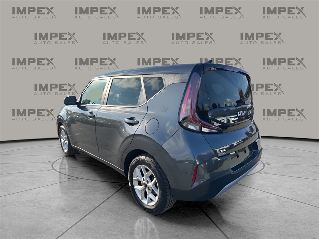 2024 Kia Soul LX S photo 3