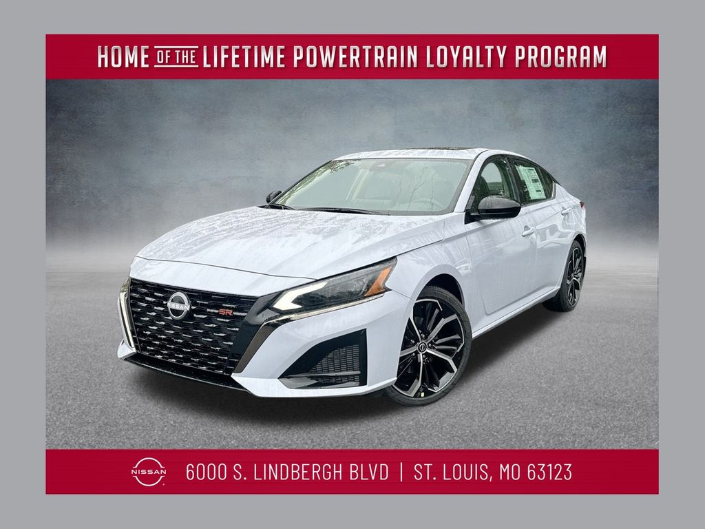 2025 Nissan Altima SR's photo