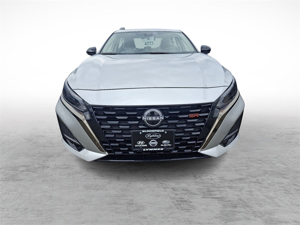 2025 Nissan Altima SR photo 2