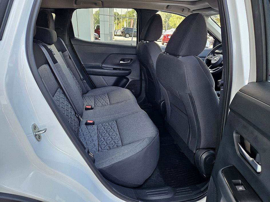 2025 Nissan Kicks SV photo 12