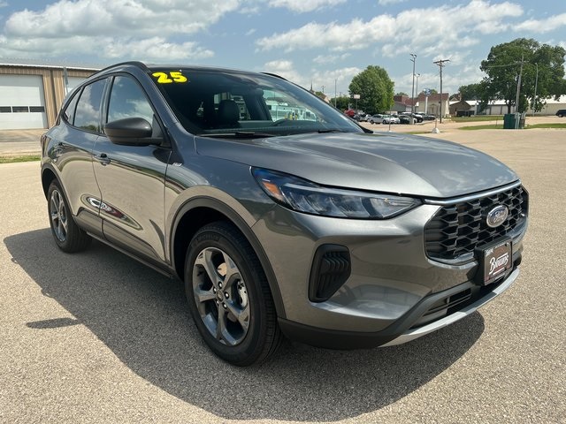 2025 Ford Escape ST-Line photo 2