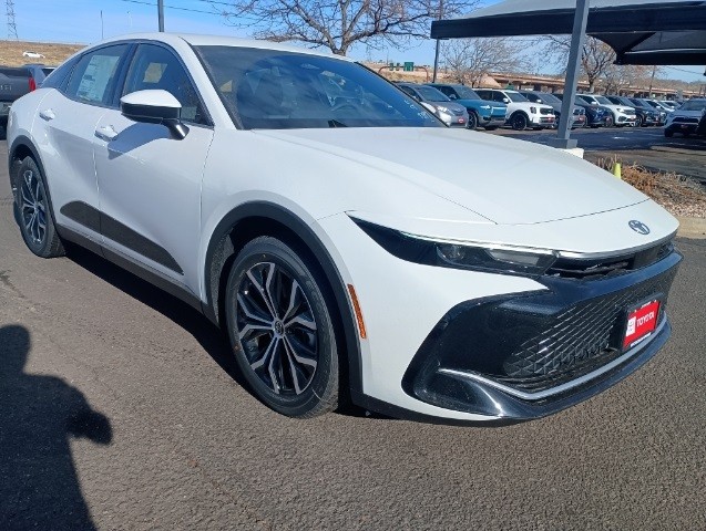 New 2024 Toyota Crown XLE 4D Sedan in Omaha #R3019917 | Baxter Auto Group