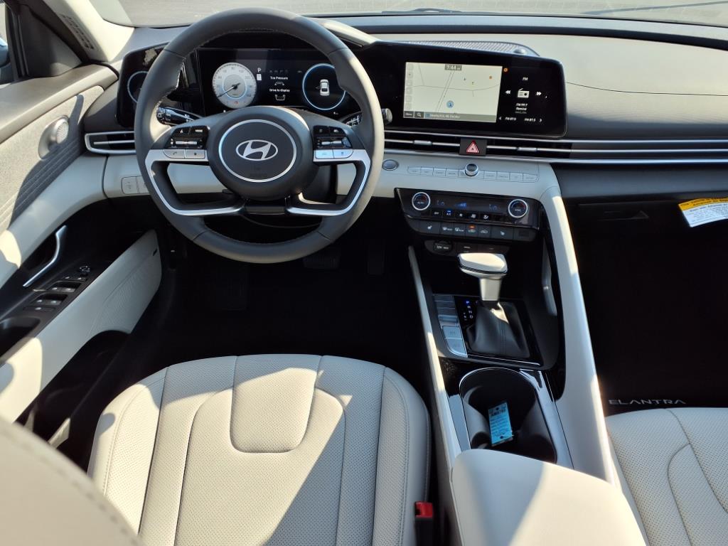 2025 Hyundai Elantra Limited photo 2
