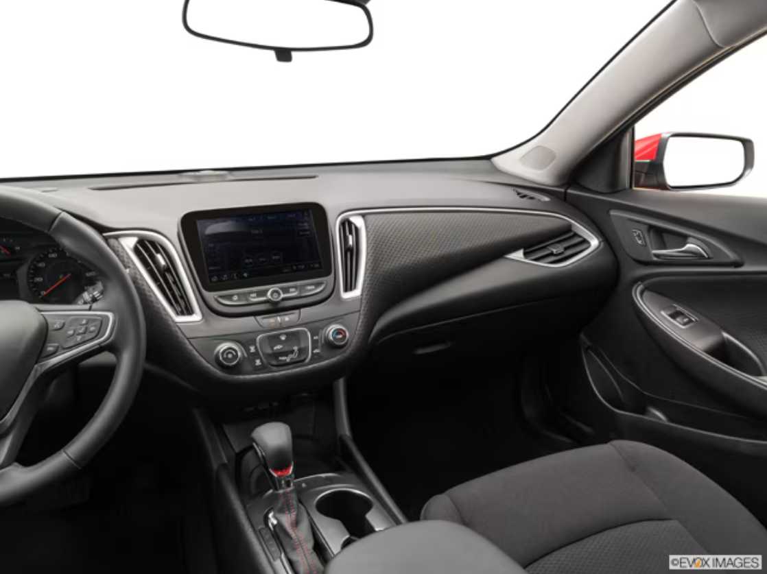 2024 Chevrolet Malibu 1LT photo 3