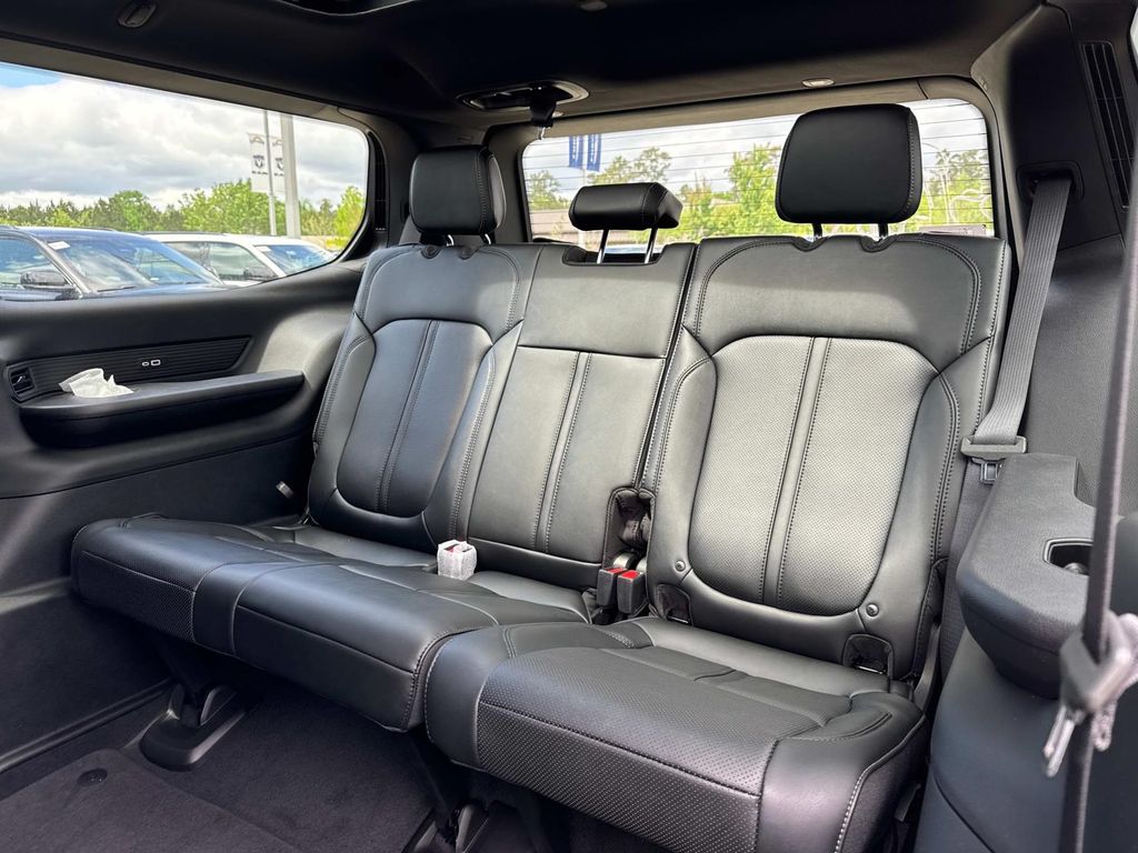 2025 Jeep Wagoneer Series II Carbide photo 3