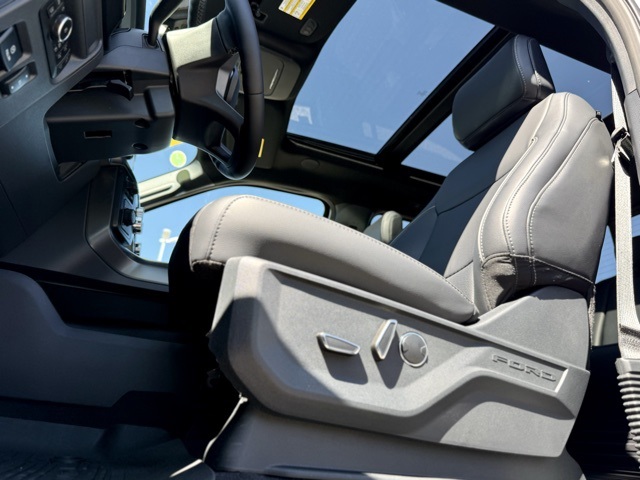 2025 Ford F-150 Lariat photo 14