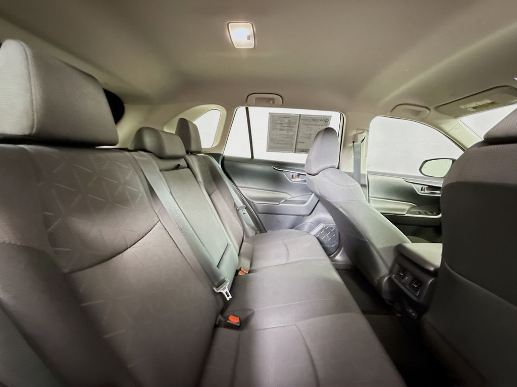 2023 Toyota RAV4 Hybrid XLE photo 27