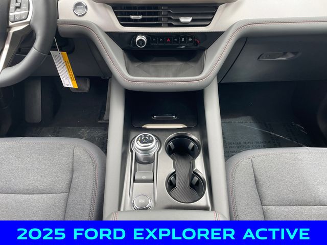 2025 Ford Explorer photo 11