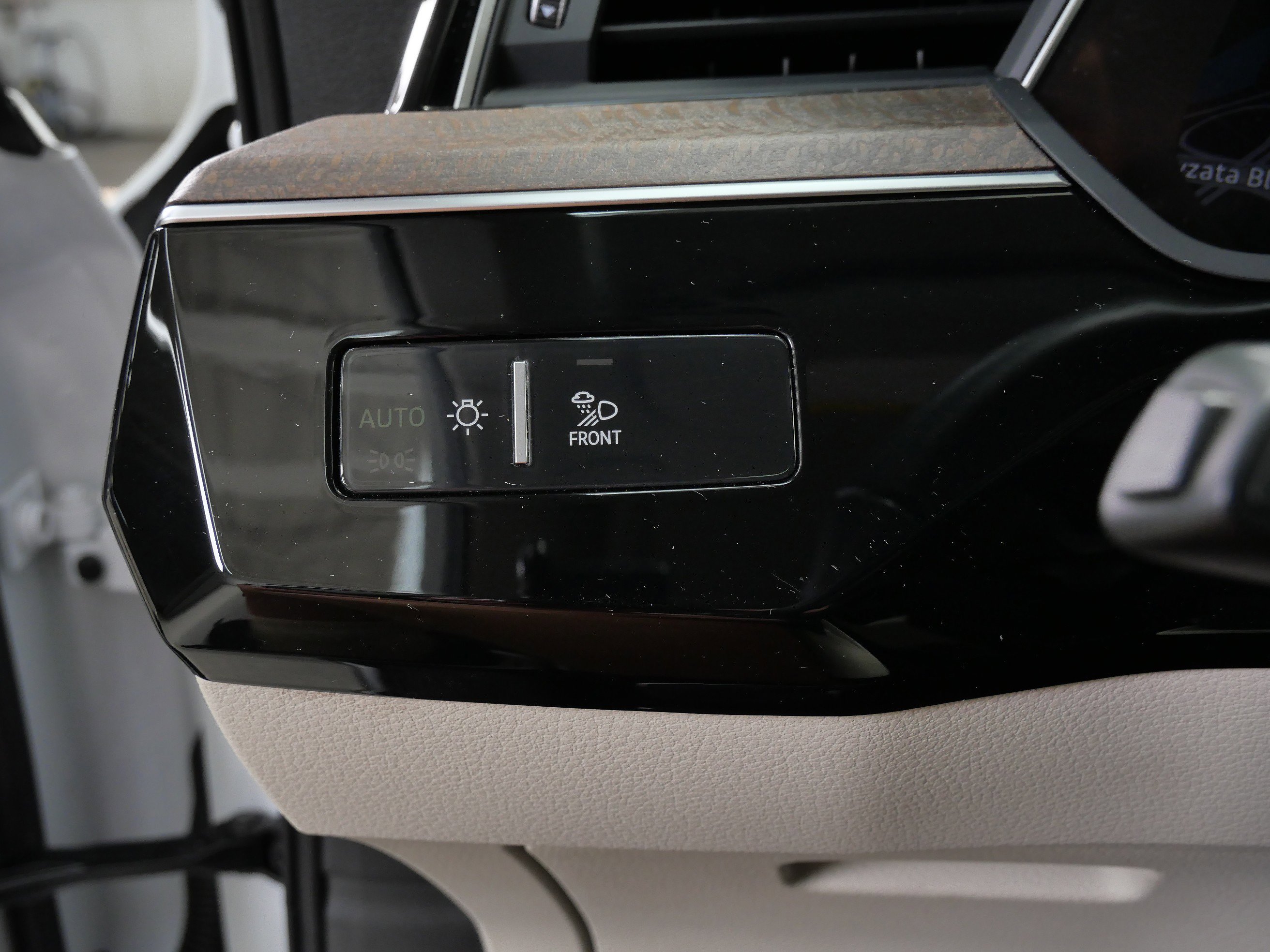 2024 Audi Q8 E-tron Premium Plus photo 25