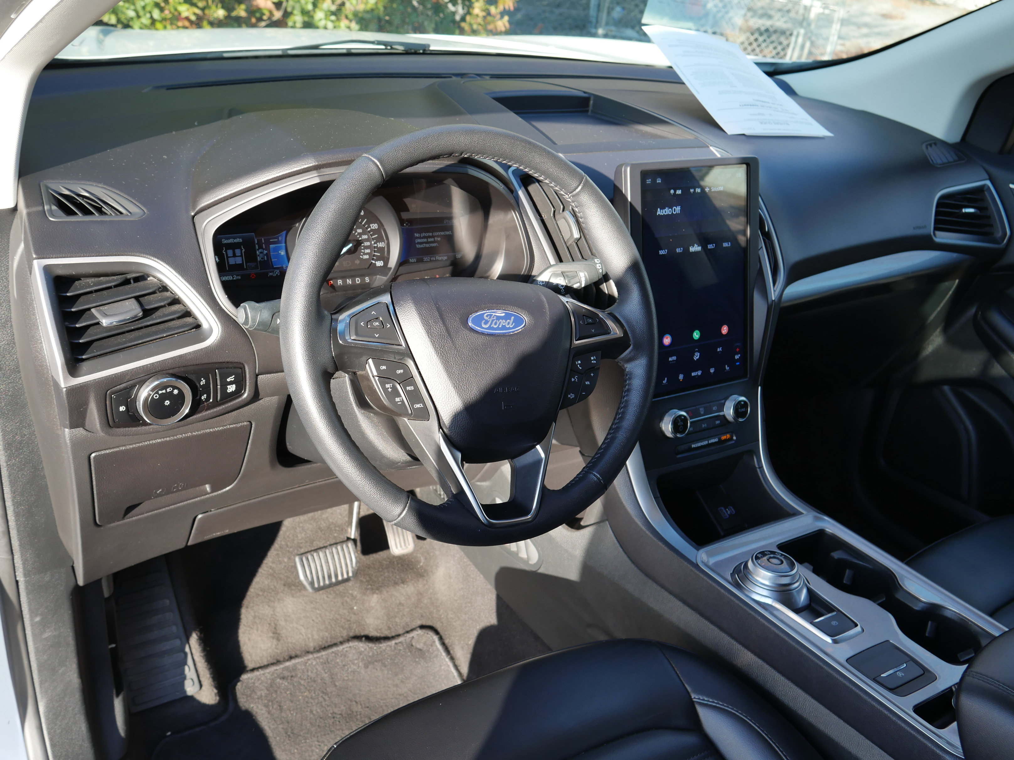 2024 Ford Edge SEL photo 2