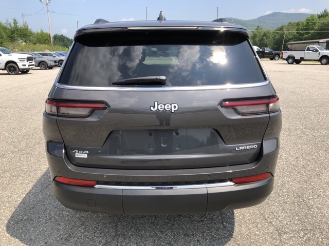 2025 Jeep Grand Cherokee Laredo photo 3