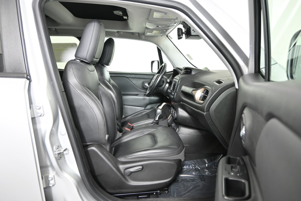 2017 Jeep Renegade Limited photo 12