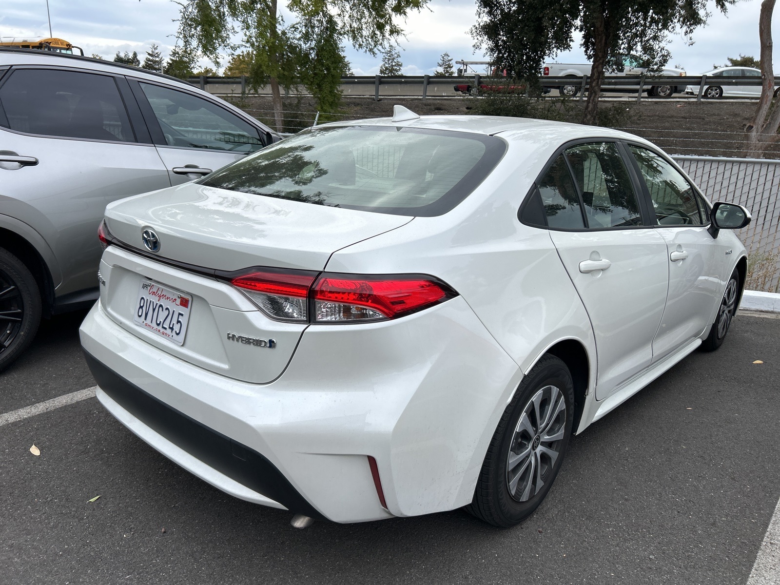 2021 Toyota Corolla Hybrid LE photo 3