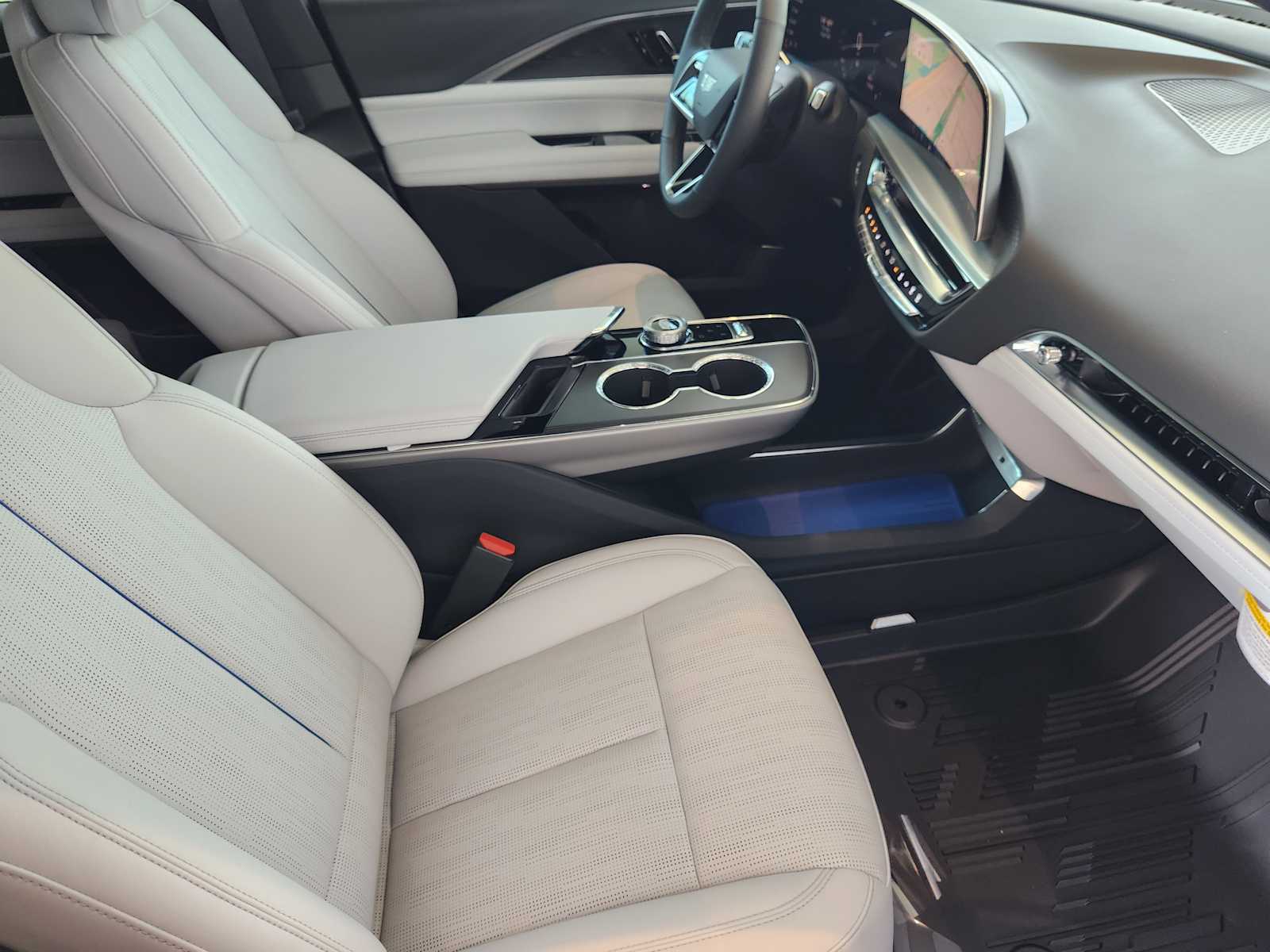 2025 Cadillac Lyriq Sport photo 8