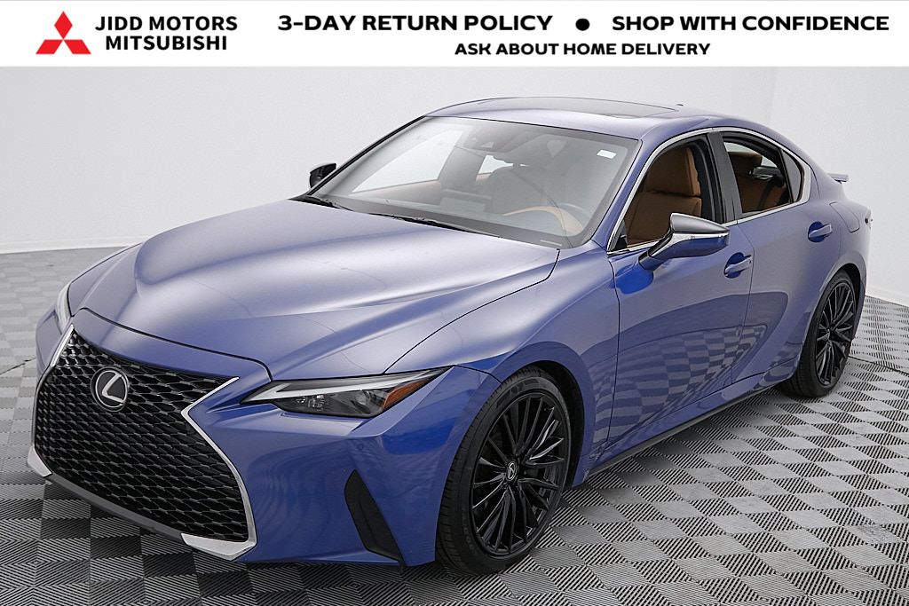2022 Lexus IS 300's photo
