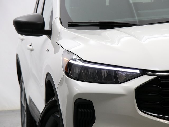 2025 Ford Escape ST-Line photo 2