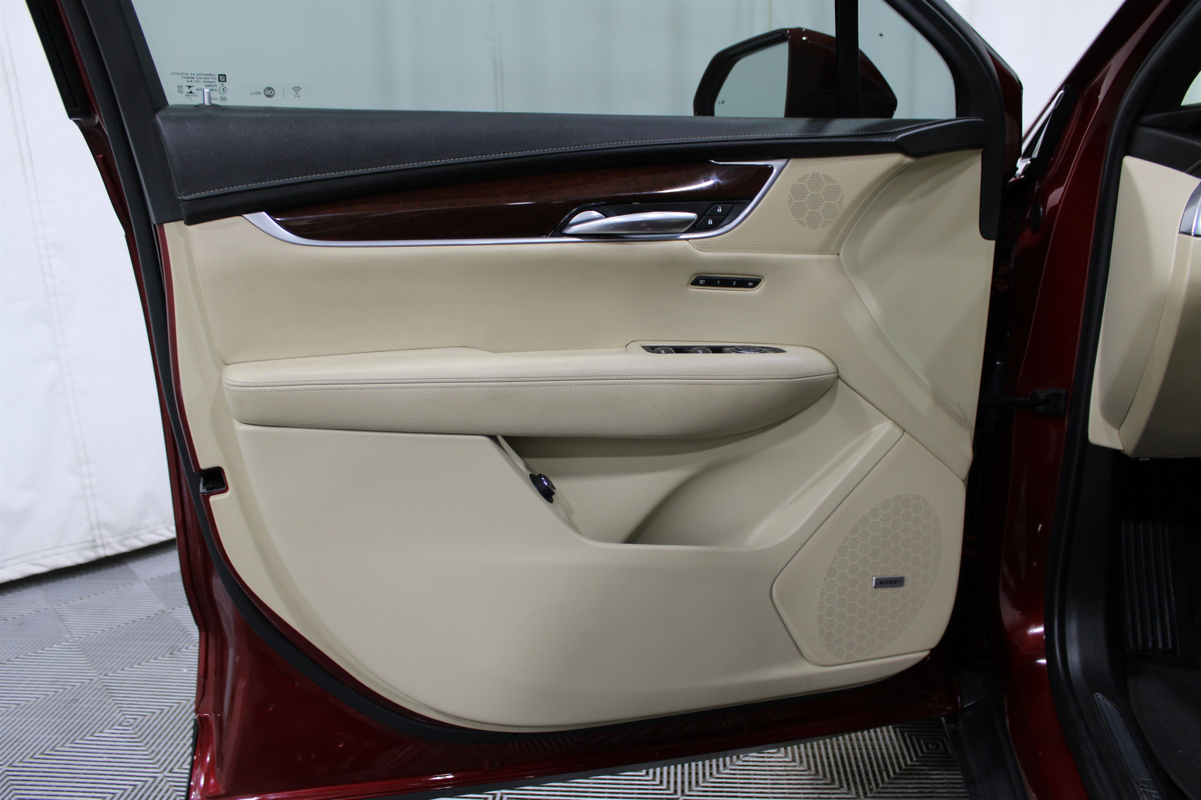 2018 Cadillac XT5 Premium Luxury photo 3
