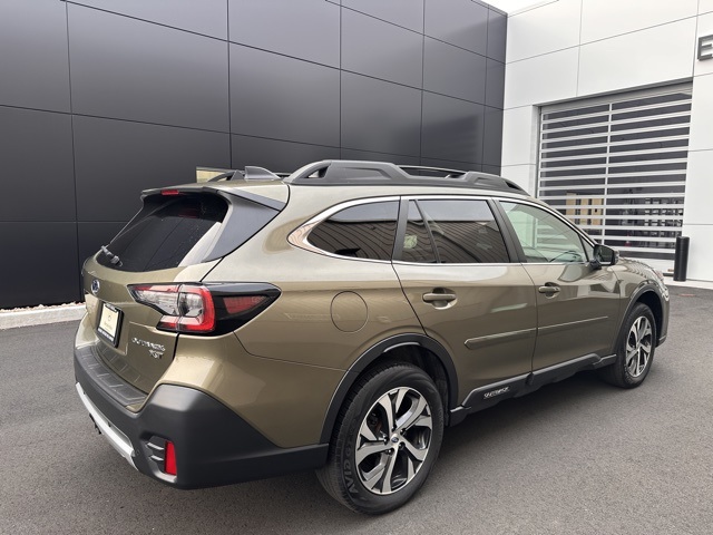 2022 Subaru Outback Limited XT photo 3
