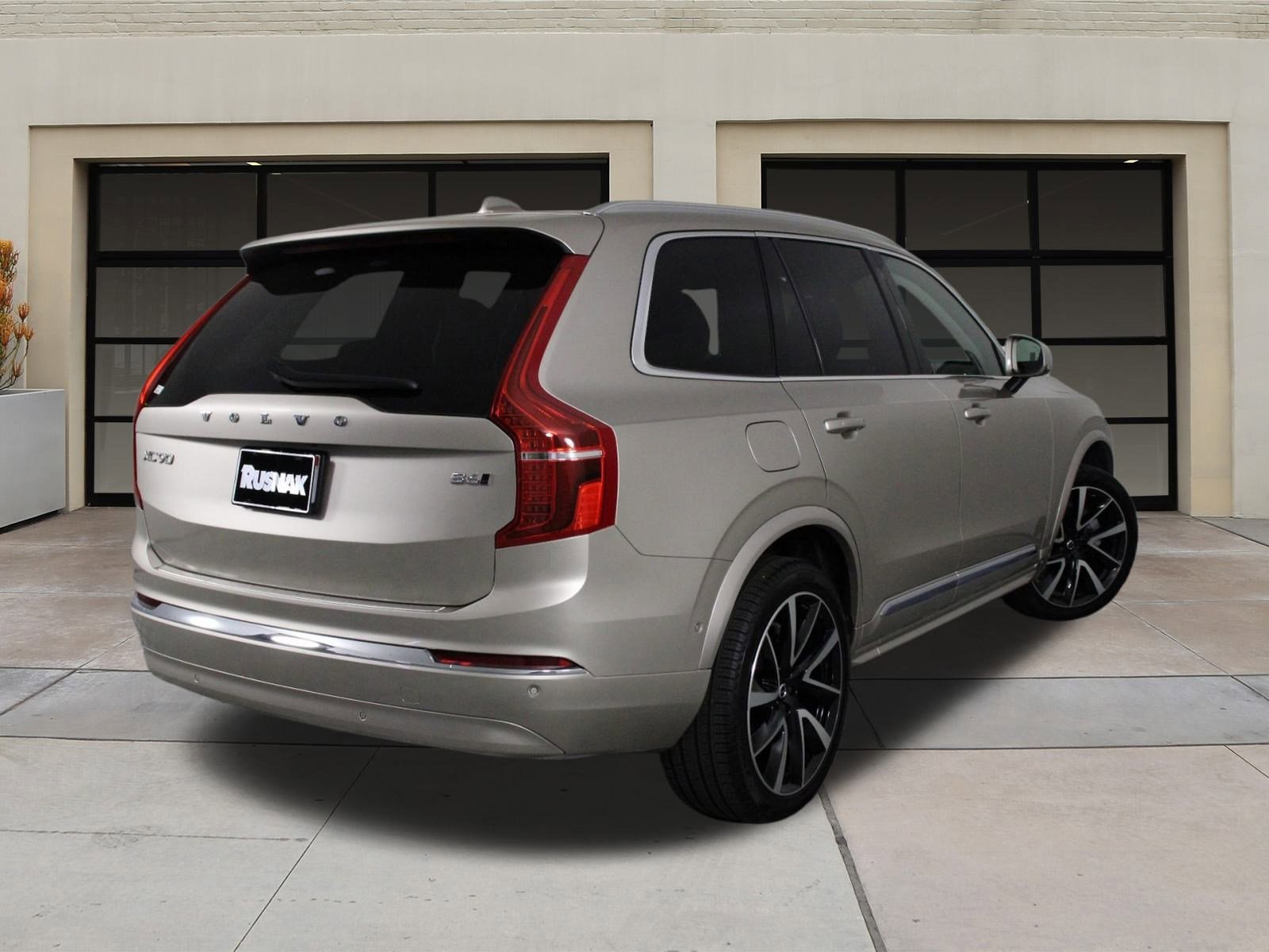 2025 Volvo XC90 Plus photo 4