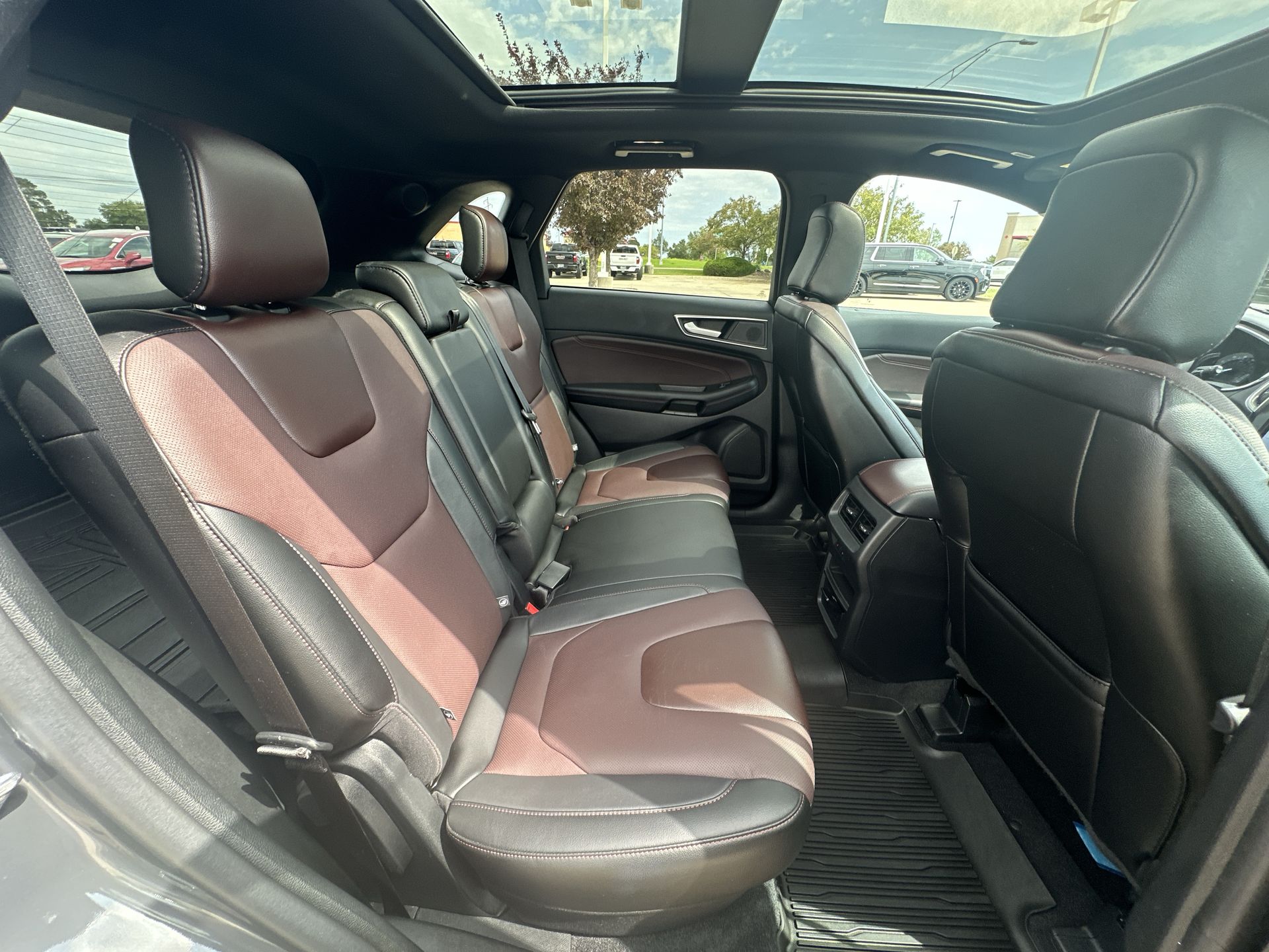 2021 Ford Edge Titanium photo 26