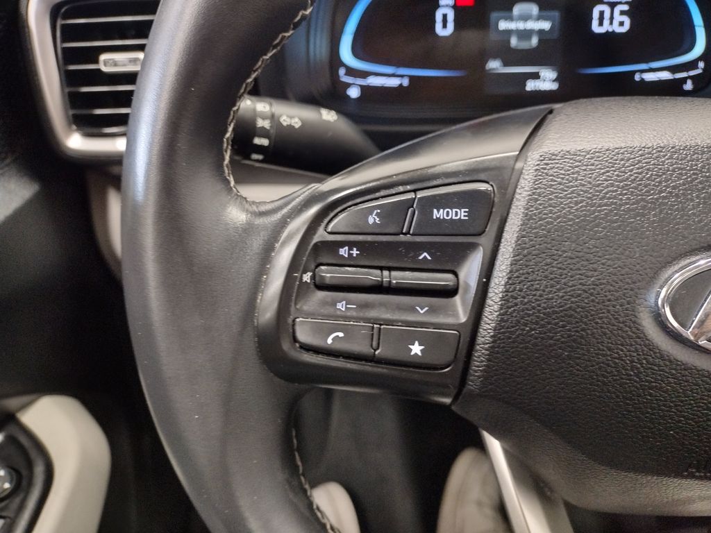 2023 Hyundai Venue SEL photo 19