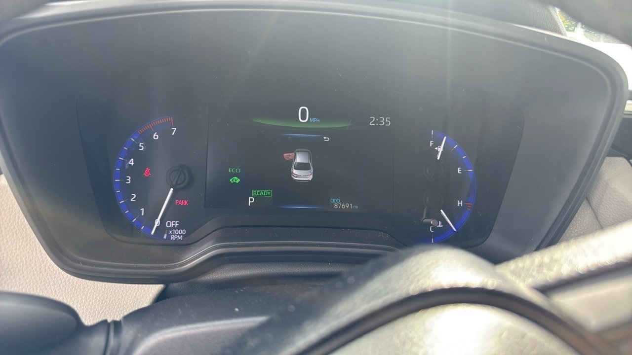 2021 Toyota Corolla LE photo 3