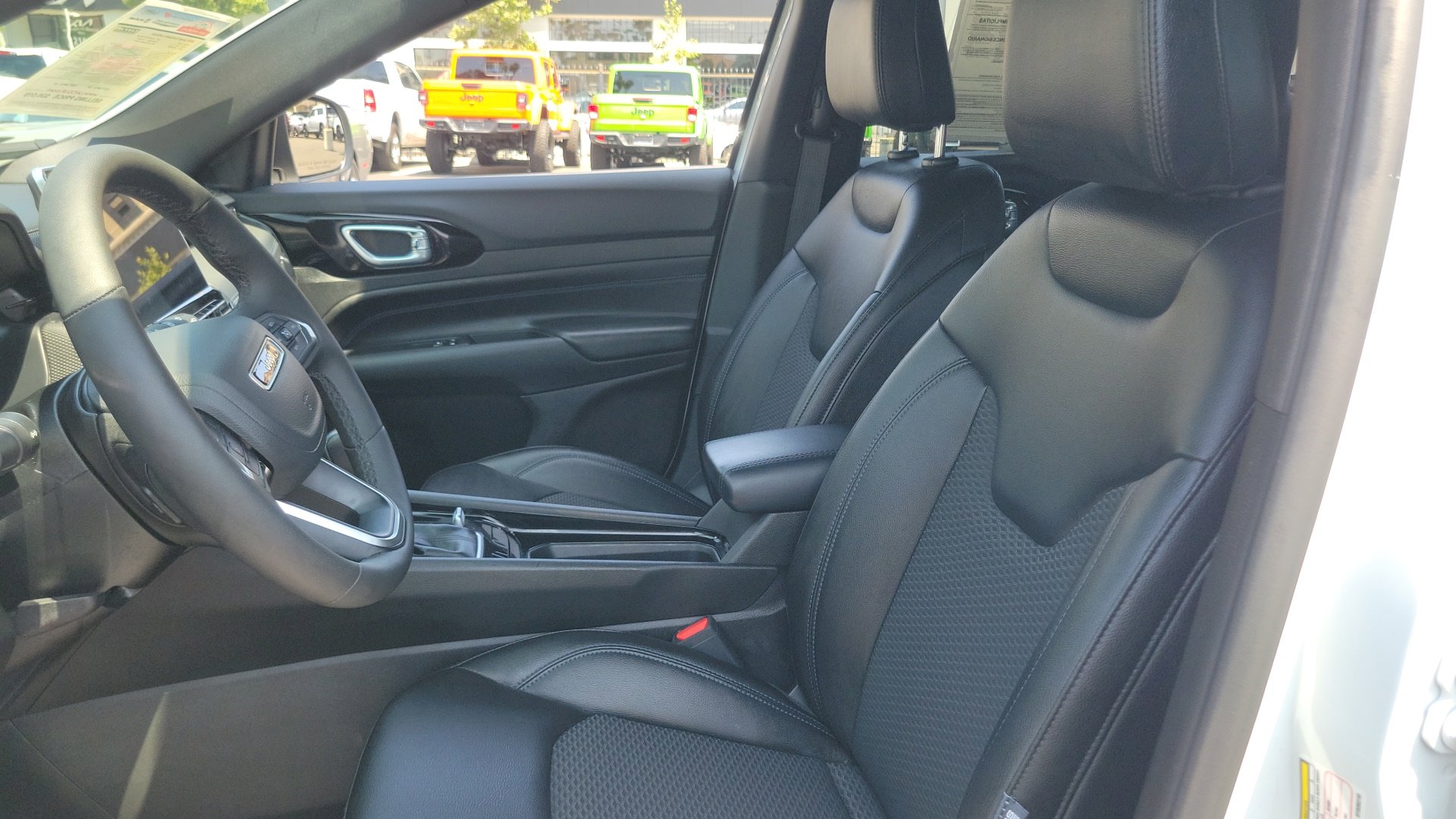 Used 2025 Bright White Clearcoat Jeep Latitude image 12