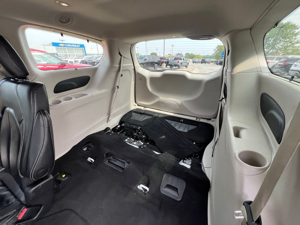 2022 Chrysler Pacifica Touring L photo 17