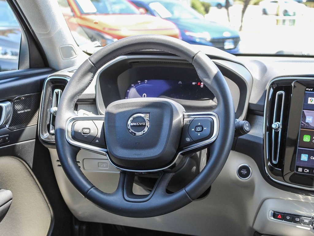 2023 Volvo XC40 Plus photo 15