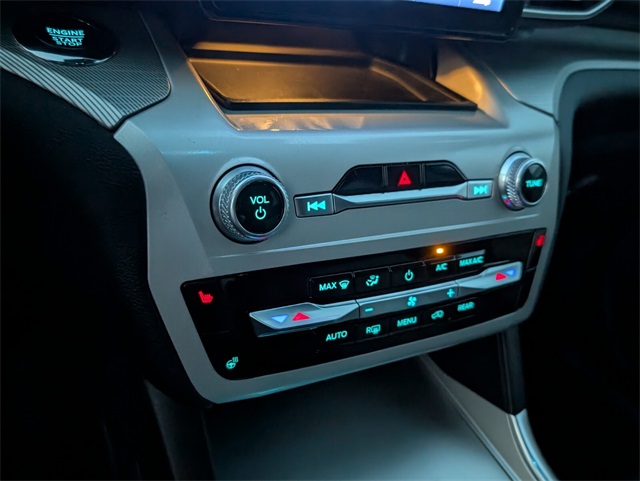 2023 Ford Explorer XLT photo 13