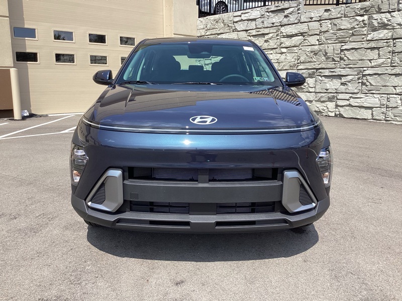 2026 Hyundai Kona SE photo 2