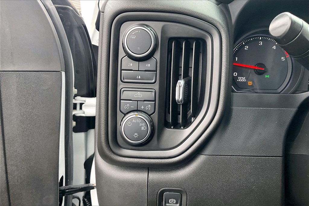 2023 CHEVROLET SILVERADO HD - Image 32
