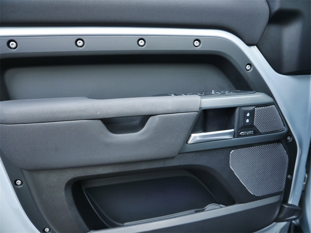 2023 Land Rover Defender 110 X-Dynamic SE photo 11