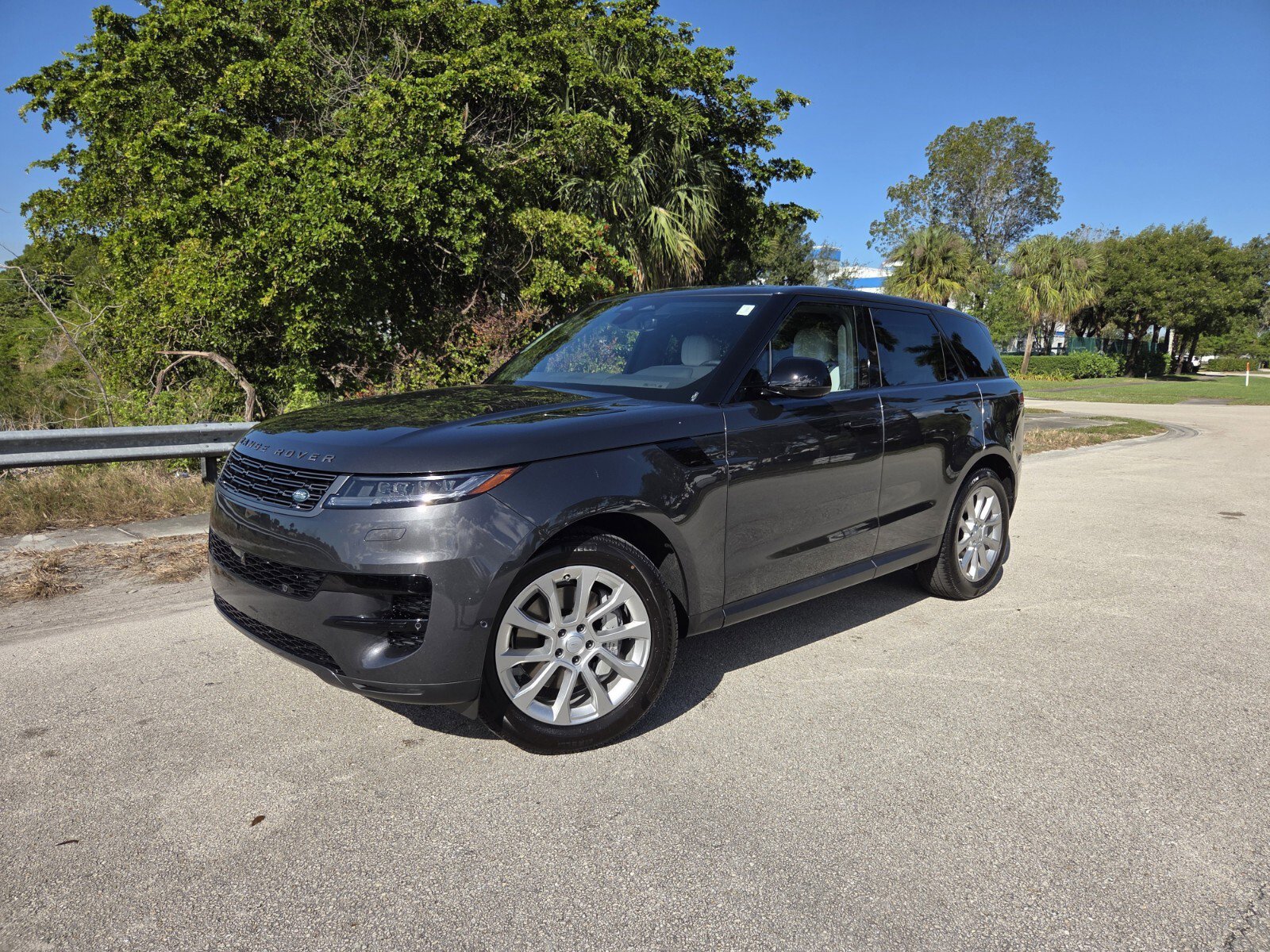 2025 Land Rover Range Rover Sport SE's photo